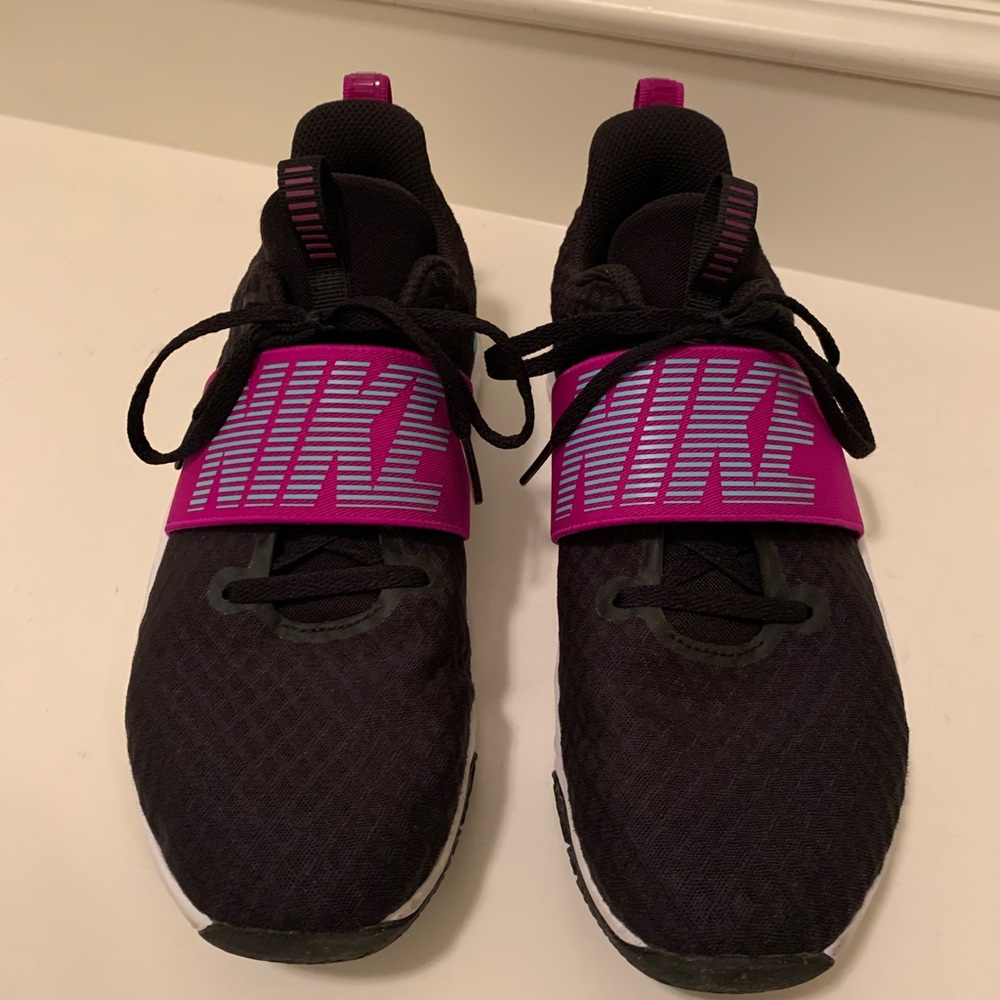 Nike ladies athletic tennis shoes - Picture 9 of 9